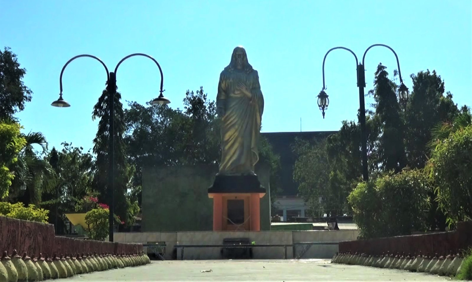 Patung kristus raja maumere